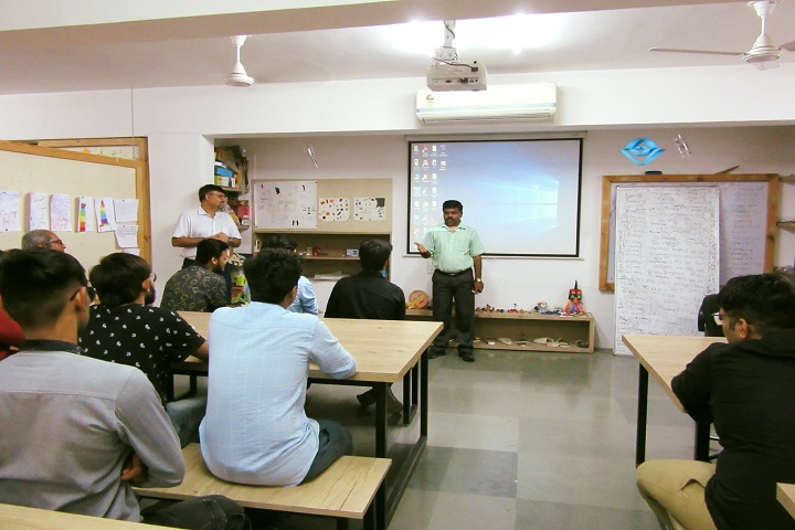 https://cache.careers360.mobi/media/colleges/social-media/media-gallery/40363/2021/9/18/Classroom of Xplora Design Skool Ahmedabad_Classroom.jpg